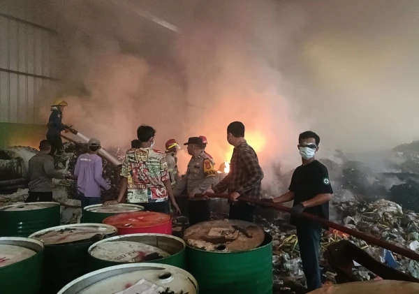 Gudang Limbah B3 PT WPLI di Jawilan Terbakar