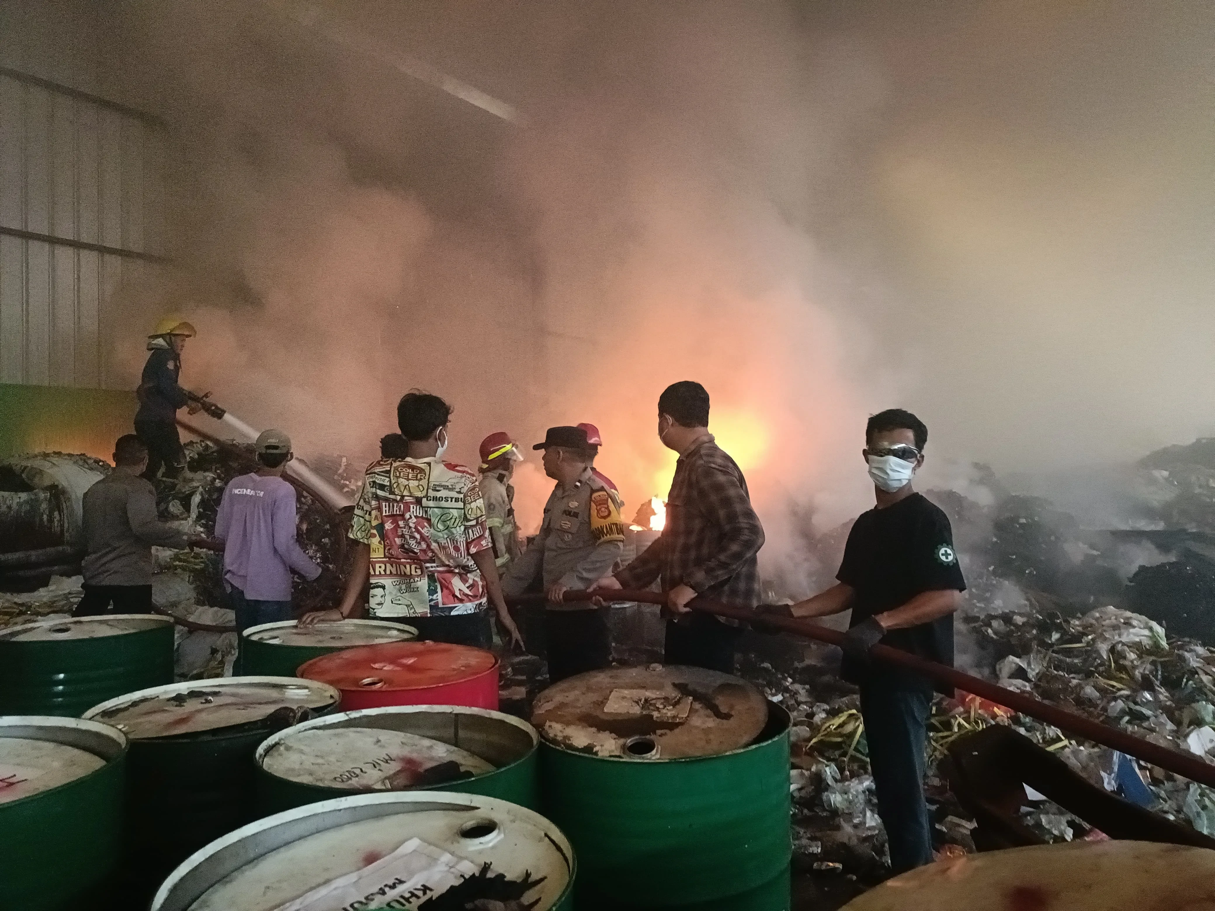 Gudang PT WPLI Terbakar, PECAK Polres Serang Gerak Cepat ke Lokasi