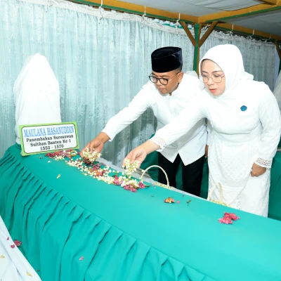 Jelang HUT ke-26 Banten, Andra Soni Ziarah ke Makam Para Sultan