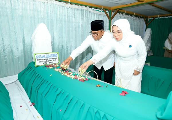 Jelang HUT ke-26 Banten, Andra Soni Ziarah ke Makam Para Sultan