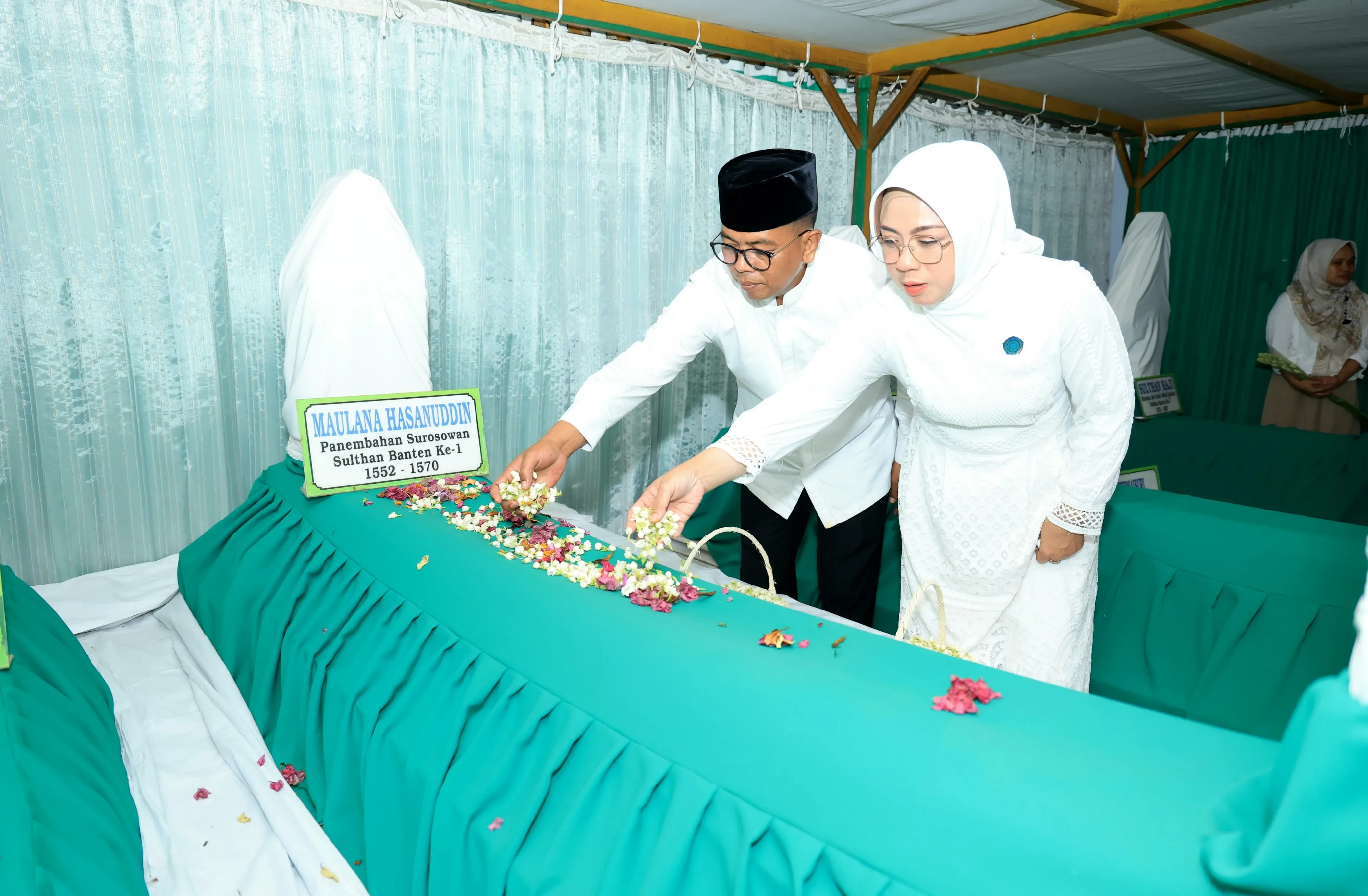 Jelang HUT ke-26 Banten, Andra Soni Ziarah ke Makam Para Sultan