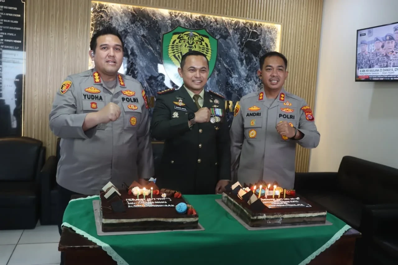 HUT TNI ke-81, Kapolresta Serang Kota Datang Bawa Kejutan ke Kodim 0602