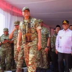 Dampingi Wakil Panglima TNI, Andra Soni Hadiri Penutupan Karya Bakti di Pandeglang