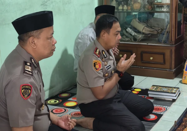Keluarga Besar Polres Serang Berduka, Kapolres dan PJU Takziah ke Rumah Kapolsek Jawilan