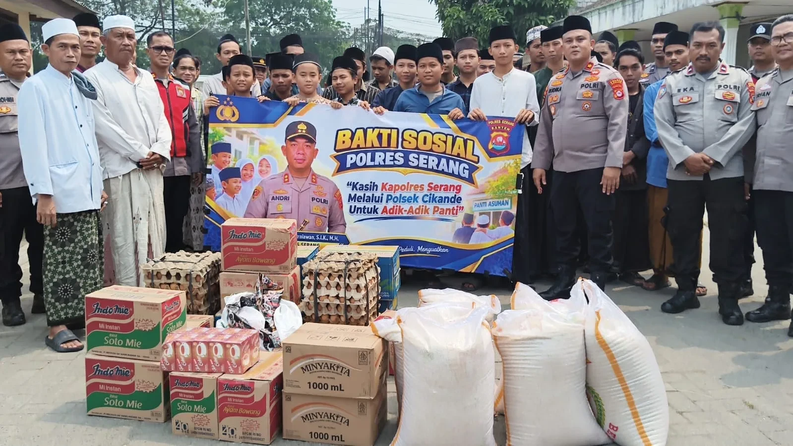 Polsek Cikande Berbagi Sembako untuk Santri dan Anak Panti Al-Mu’awanah