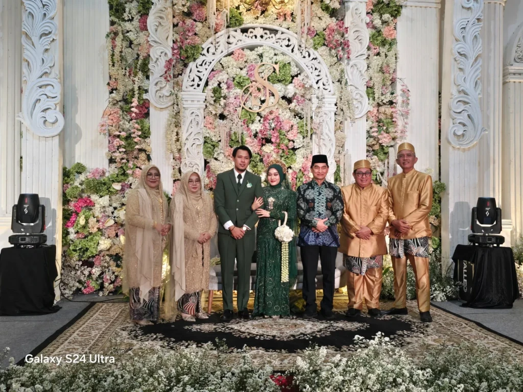Di Tengah Padatnya Agenda, Wagub Banten Dimyati Hadiri Pernikahan Putri Ketum SMSI