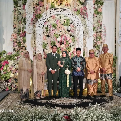 Di Tengah Padatnya Agenda, Wagub Banten Dimyati Hadiri Pernikahan Putri Ketum SMSI