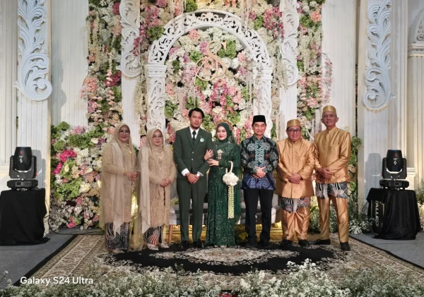 Di Tengah Padatnya Agenda, Wagub Banten Dimyati Hadiri Pernikahan Putri Ketum SMSI