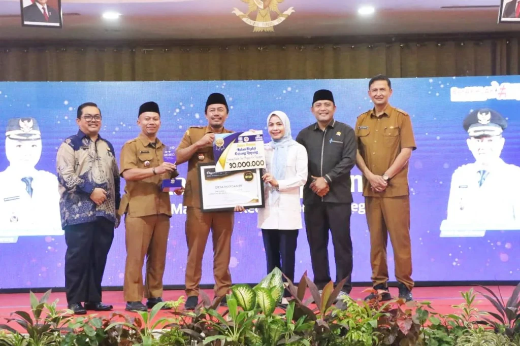 Bupati Serang Umumkan Juara Umum Lomba Gotong Royong 2025: Kampung Kepaten Margagiri Bojonegara Raih Gelar Bergengsi!
