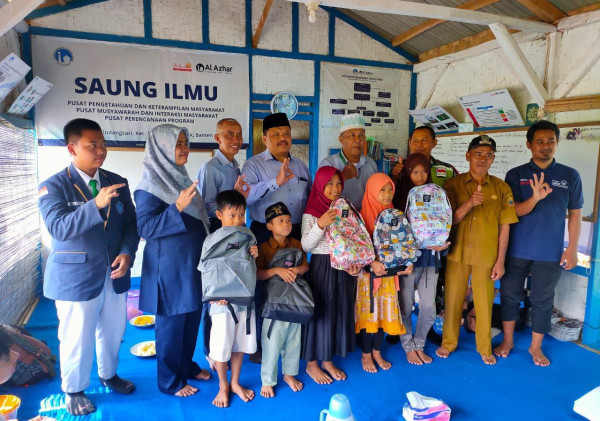 Murid SMPIA 3 Bintaro dan LAZ Al Azhar Gelar Kegiatan Sosial di Lebak, Banten
