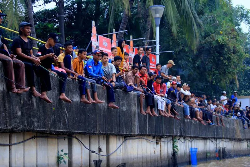 Pemkot Tangerang Gelar Mancing Bersama Di Sungai Cisadane
