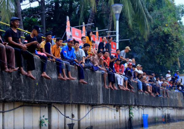 Pemkot Tangerang Gelar Mancing Bersama Di Sungai Cisadane