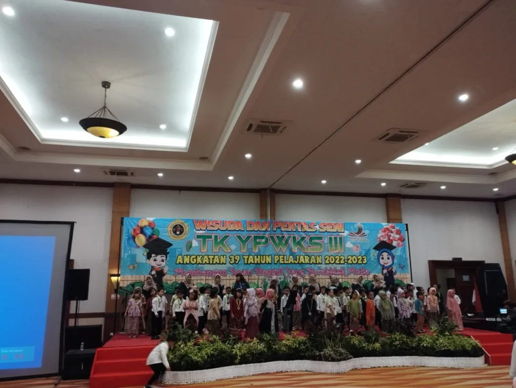 Pelepasan TK YPWKS III Kota Cilegon, Membangun Insan Unggul Yang Berakhlak Mulia.