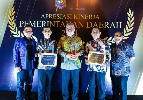 Pemkot Tangsel Raih Dua Penghargaan Bergengsi dari Kemendagri dan Tempo Media Group