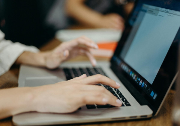 Cara Mudah Menemukan Ide Menulis di Rumah