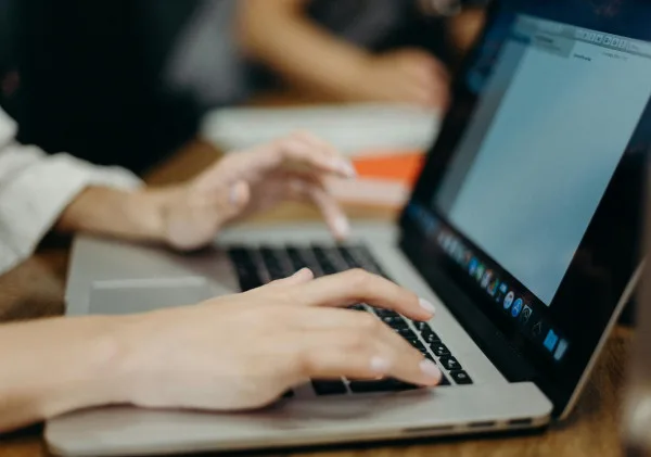 Cara Mudah Menemukan Ide Menulis di Rumah