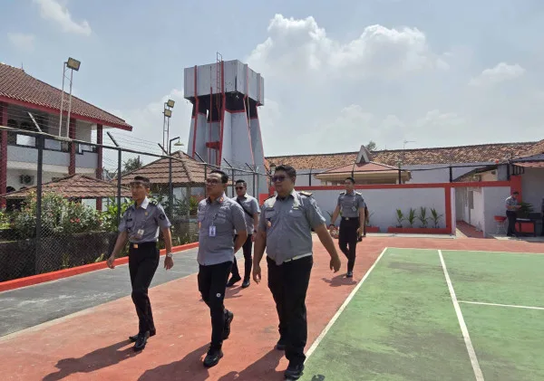 Kepala Kantor Wilayah Kemenkumham Banten, Dodot Adikoeswanto, Lakukan Kunjungan Kerja dan Pembinaan di Lapas Kelas IIA Serang
