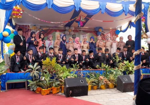 SD Negeri Taman Baru 1 Kota Cilegon Gelar Pelepasan Siswa.