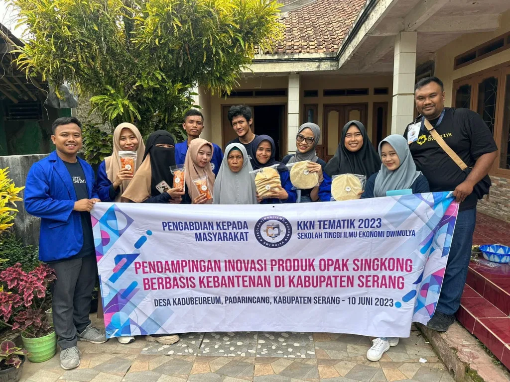 STIE Dwimulya Fokus Berdayakan UMKM Kebantenan