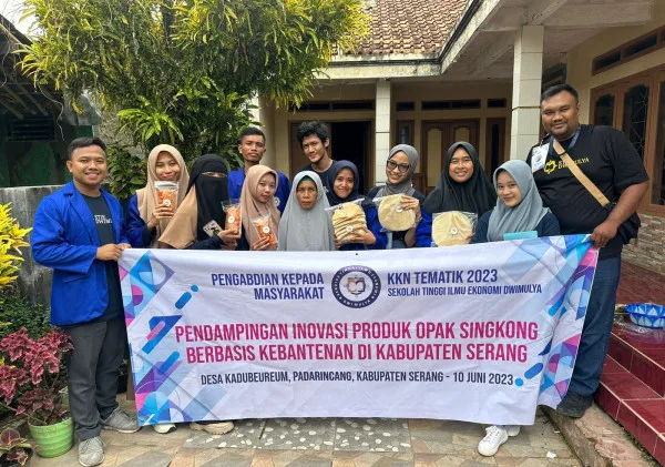 STIE Dwimulya Fokus Berdayakan UMKM Kebantenan