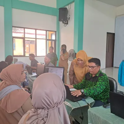 Tinjau Pelaksaan PPDB di SMPN 5, Dindikbud Kota Cilegon Pastikan Pendaftaran Siswa Lancar