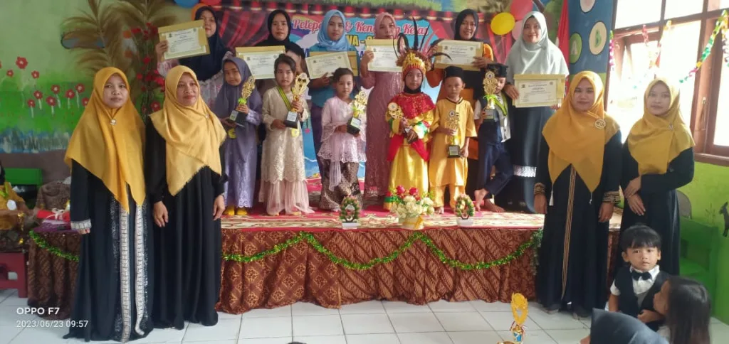 Ikuti Pelepasan dan Kenaikan kelas Siswa Siswi PAUD MUTIARA HATI Pagintungan, Jawilan dengan Semangat