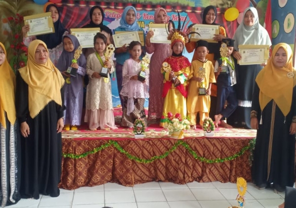 Ikuti Pelepasan dan Kenaikan kelas Siswa Siswi PAUD MUTIARA HATI Pagintungan, Jawilan dengan Semangat