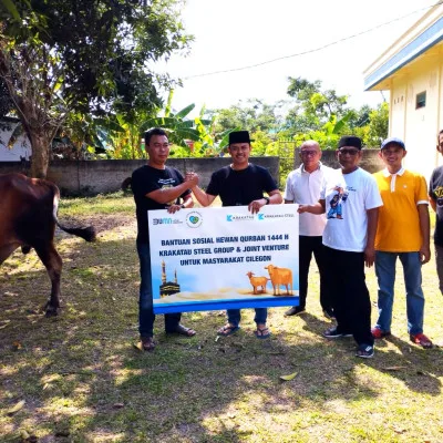 PT KSI Menyerahkan Hewan Qurban Kepada Masyarakat.