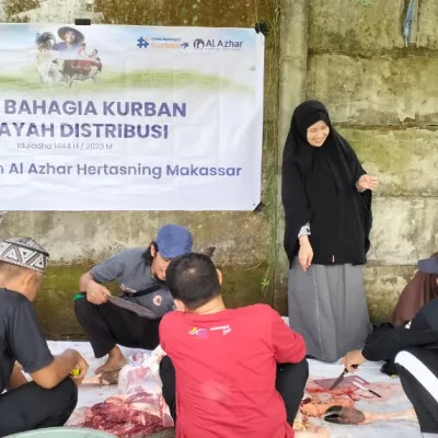 Ajarkan Murid Berbagi, Sekolah Islam Al Azhar Hertasning Makassar Gelar Pemotongan Hewan Kurban