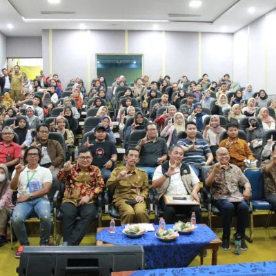 Cacahan Buku Bersama  Kang Maman, memikat Ratusan Penggemar