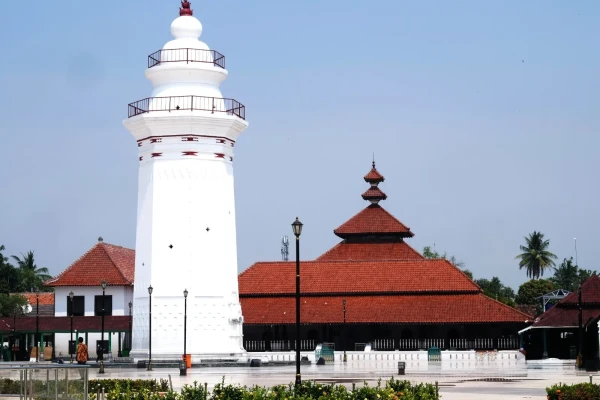 Masjid Agung Banten Lama: Permata Sejarah yang Menyimpan Jejak Kejayaan Islam di Tanah Banten