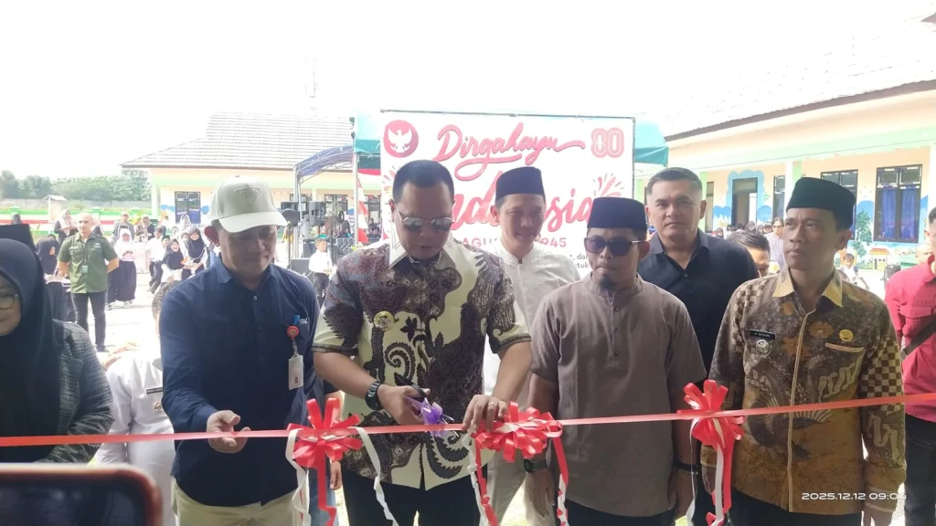 RKB Baru & Jalan Hotmix Diresmikan, Budi Rustandi Targetkan Tekan Angka Putus Sekolah