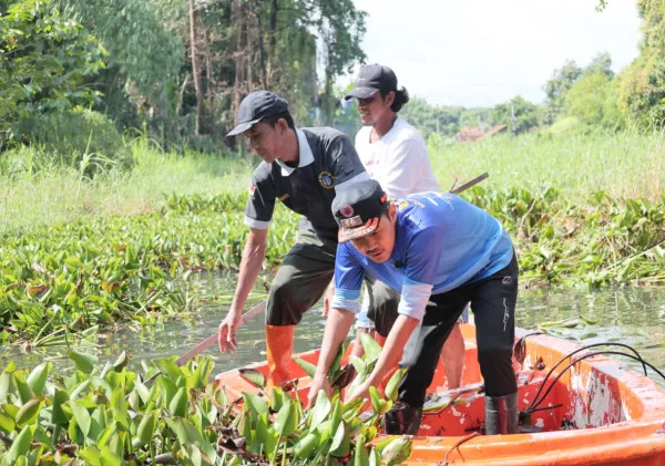 Agis Turun ke Kali Mati Keroya, Aksi Jumat Bersih Jadi Harapan Baru Warga Kasemen Usai Banjir