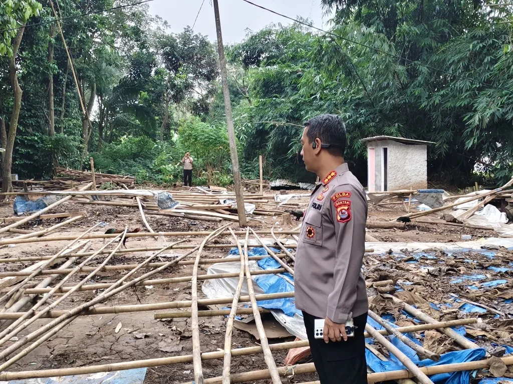 Polda Banten Ratakan Arena Perjudian Ayam Terbesar di Serang