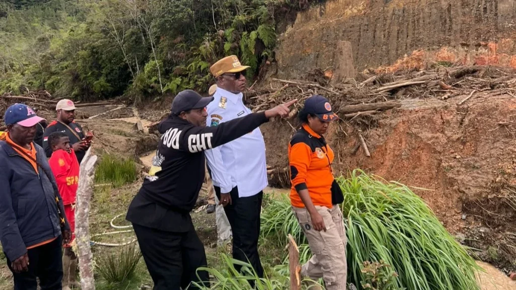 Tanggap Bencana: Bupati Arfak Langsung ke Lokasi Banjir-Longsor