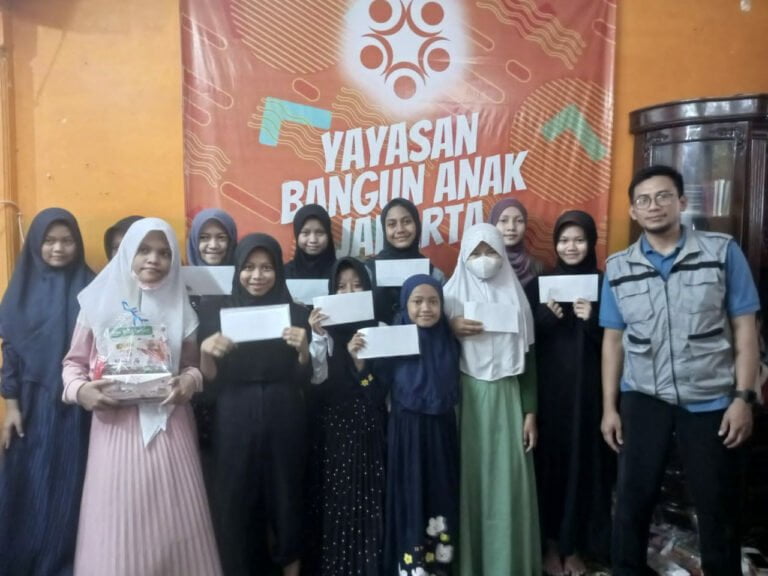 Mahasiswa UAI Gelar KKN Berikan Edukasi untuk Anak Yatim di Jakarta Timur.