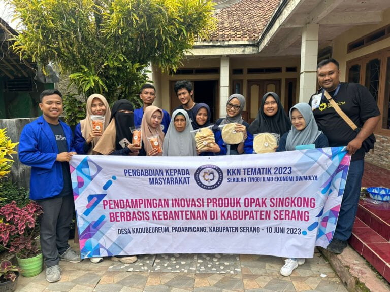 STIE Dwimulya Fokus Berdayakan UMKM Kebantenan