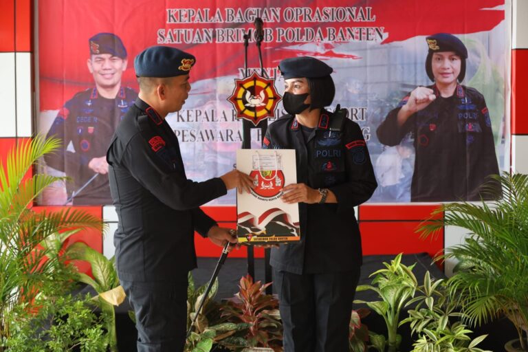 Suasana Haru Mewarnai Pengantar Tugas Kabagops Satbrimob Polda Banten