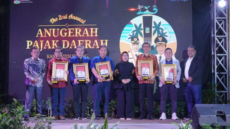 Bupati Serang Beri Penghargaan Puluhan Wajib Pajak Daerah