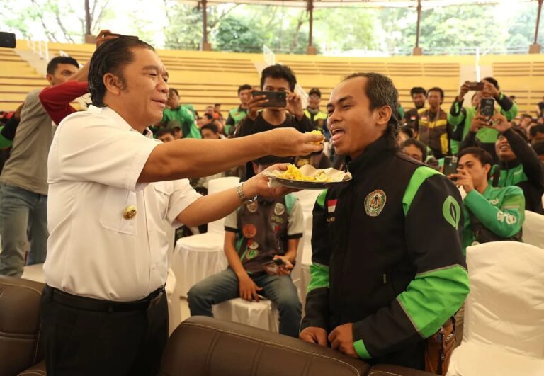 Pj Gubernur Banten Al Muktabar Luncurkan TeBaSS, Situs Diskon Belanja Untuk Pembayar Pajak Kendaraan Bermotor