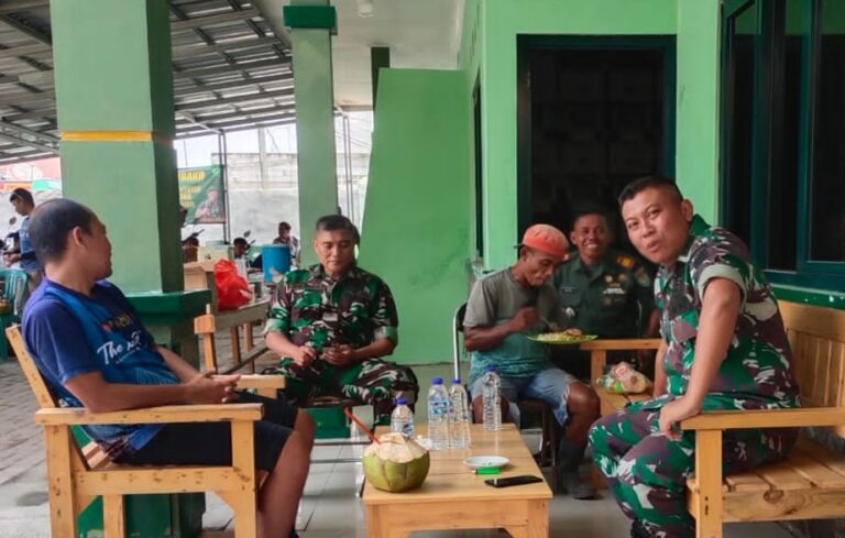 Koramil 0602-11/Tirtayasa Makan Bersama Pemulung Usai Pembersihan Sampah