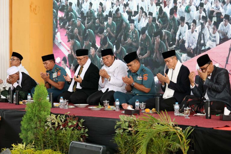 Bersama Ulama dan Masyarakat Pj Gubernur Banten Al Muktabar Hadiri Istighosah dan Tasyakuran HUT ke-78 TNI
