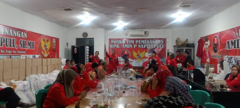 Kader PDIP PAC Pulomerak Meriahkan Kirab Pemilu 2024