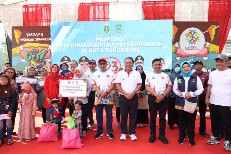 Pj Gubernur Banten Al Muktabar Pastikan Bantuan Sosial Tepat Sasaran