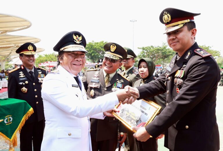 Pj Gubernur Banten Al Muktabar Hadiri Upacara dan Parade Peringatan HUT ke-78 TNI