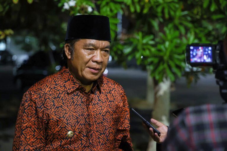 Pj Gubernur Banten Al Muktabar Sambut Kedatangan Wapres KH Ma’ruf Amin di Ponpes An- Nawawi Tanara
