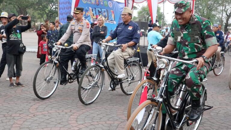 Dandim 0602/Serang Peringati Hari Pahlawan Bersama Komunitas Sepeda Tua