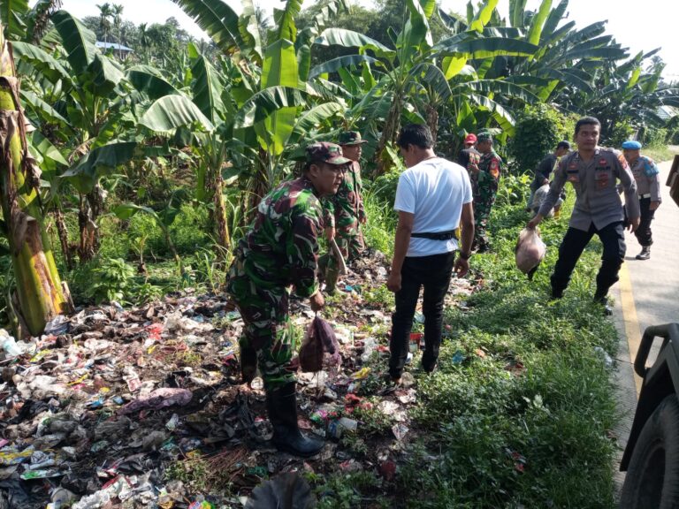Koramil 0602-13/Padarincang Laksanakan Karbak Pembersihan Sampah Bersama Warg