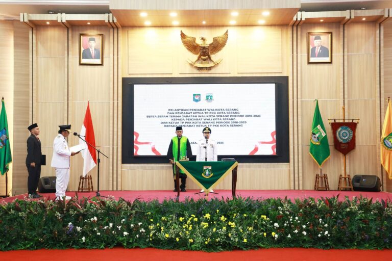 Pj Gubernur Banten Al Muktabar Lantik Pj Wali Kota Serang