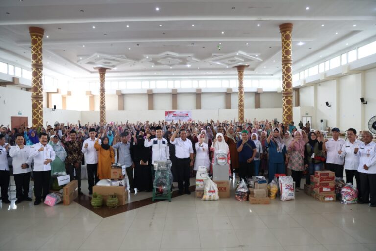 Pj Gubernur Banten Salurkan Bantuan Usaha Ekonomi Produktif